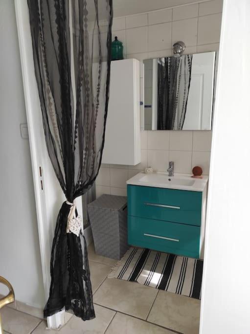 Joli Appartement Avec Cour Prive A 5 Minutes A Pied De La Plage Sanary-sur-Mer Extérieur photo